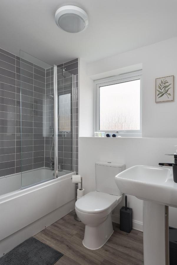 Two Bedroom Apartment - Milton Keynes By Aryas Properties Broughton  Екстер'єр фото