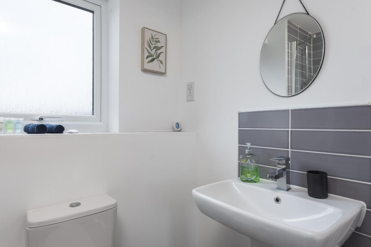 Two Bedroom Apartment - Milton Keynes By Aryas Properties Broughton  Екстер'єр фото