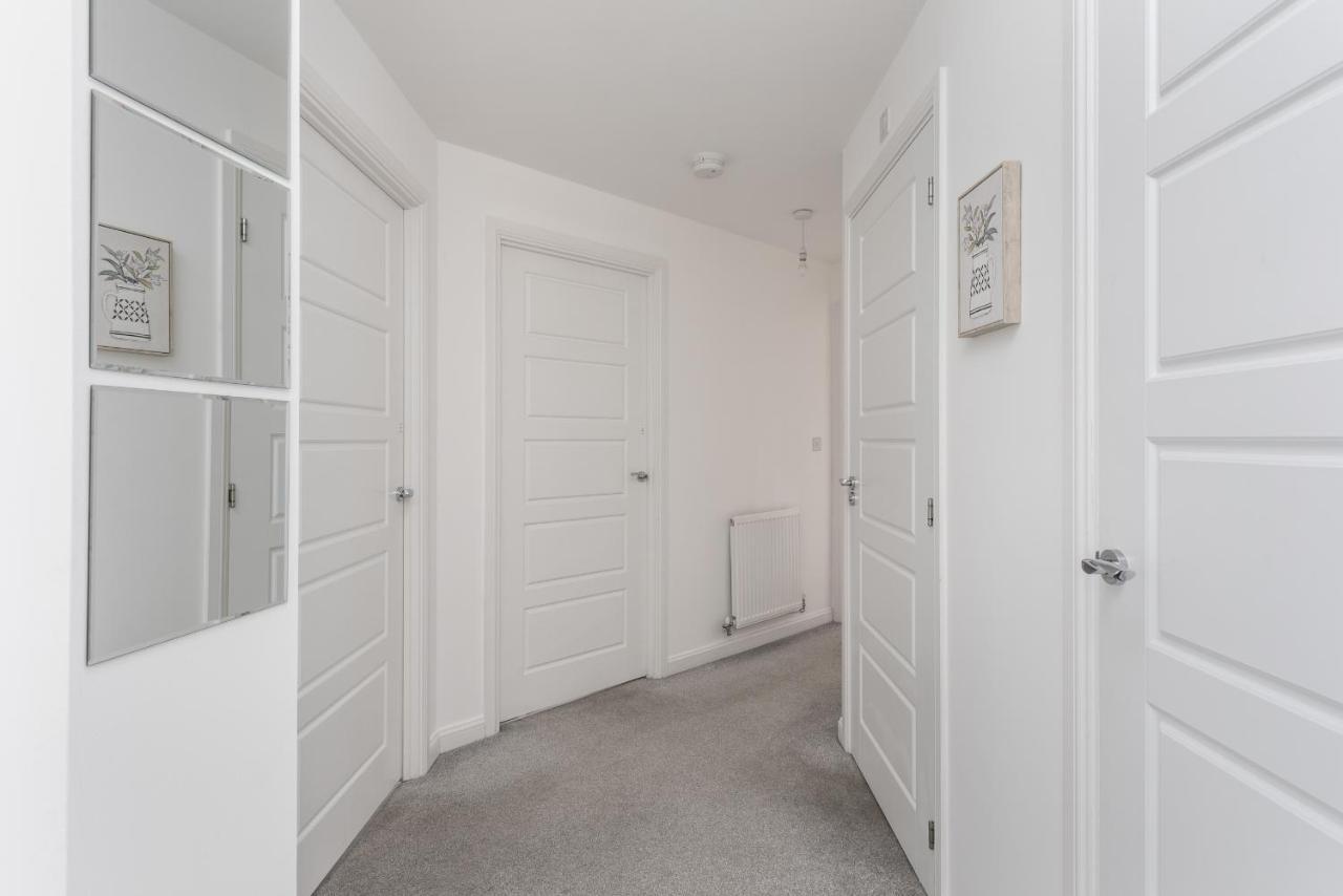 Two Bedroom Apartment - Milton Keynes By Aryas Properties Broughton  Екстер'єр фото