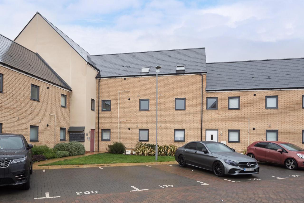 Two Bedroom Apartment - Milton Keynes By Aryas Properties Broughton  Екстер'єр фото
